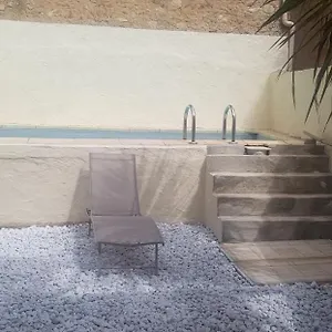 Hébergement de vacances La Petite Maison Dans Un Village Bio, Correns